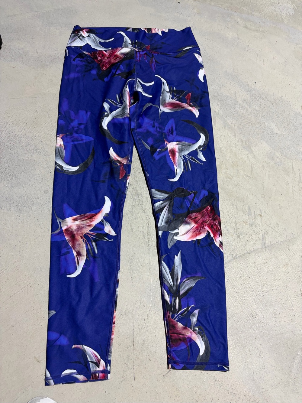 Fabletics NWT Lisette high waisted 7/8 capri rose to the occasion large MSRP$70